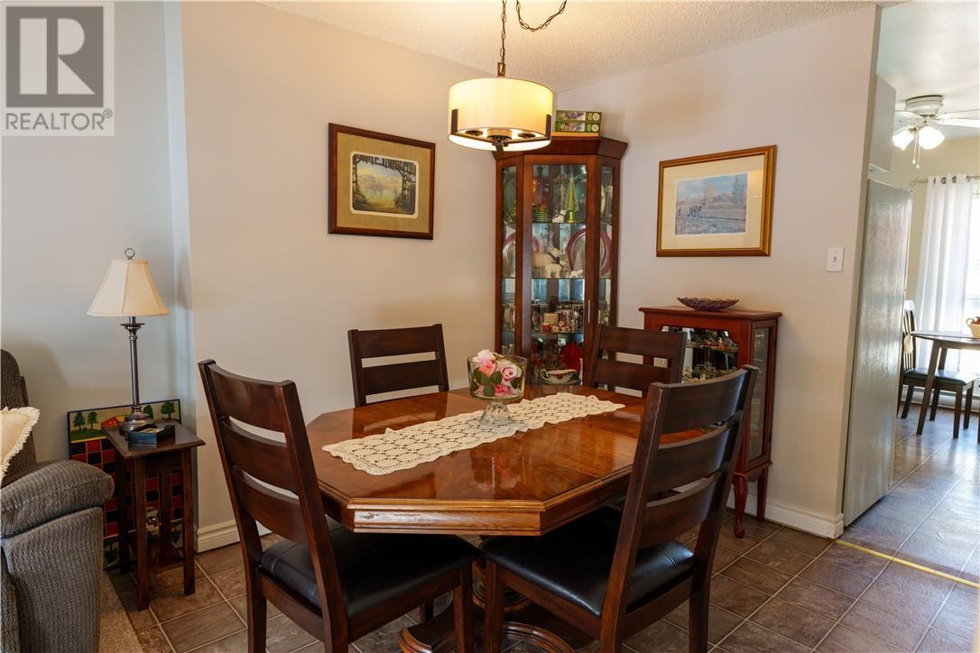 2365 Grenoble Unit# 29, Sudbury, ON - Indoor Photo Showing Dining Room