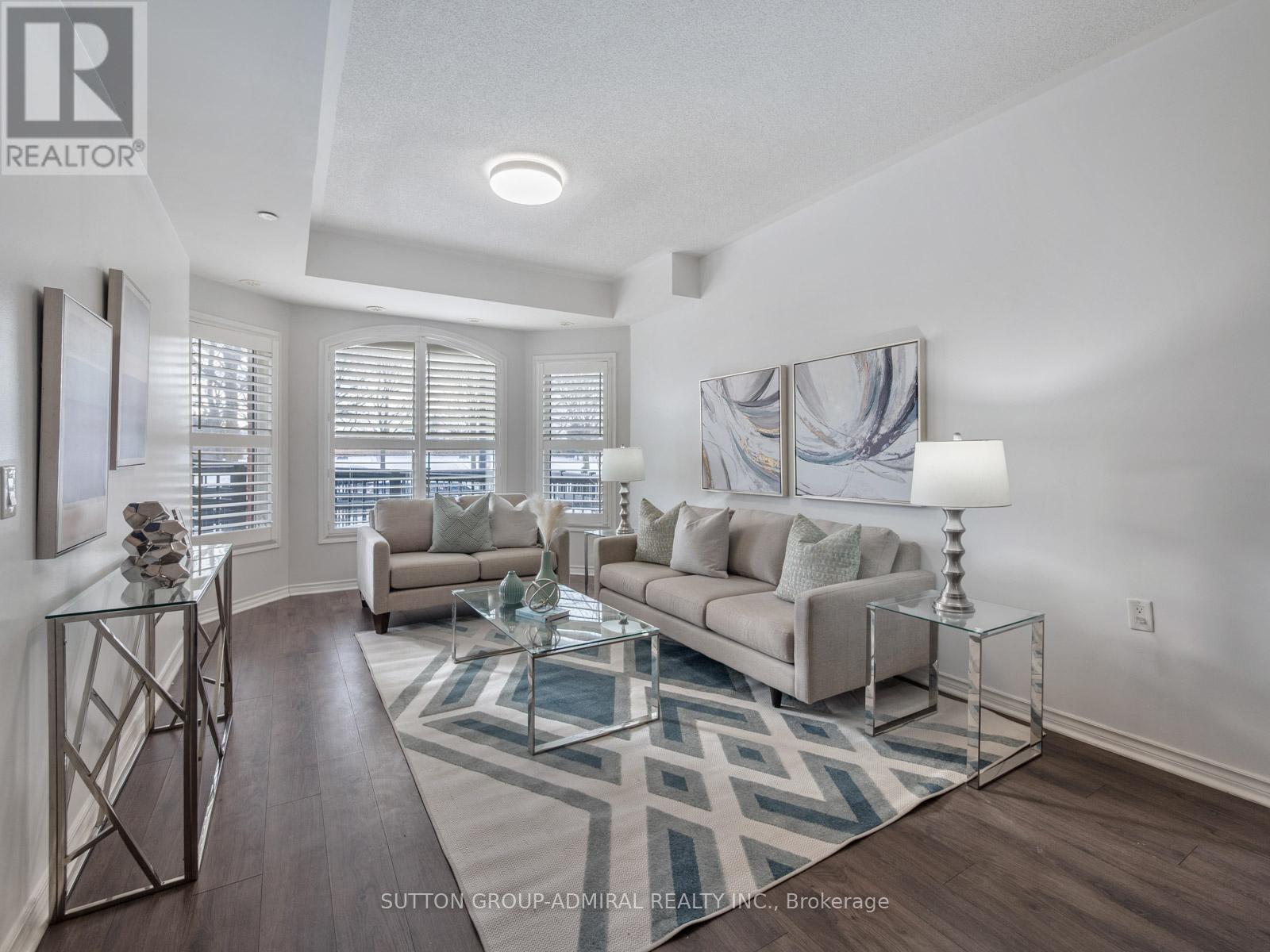 101 - 9589 Keele Street, Vaughan, ON - Indoor Photo Showing Living Room