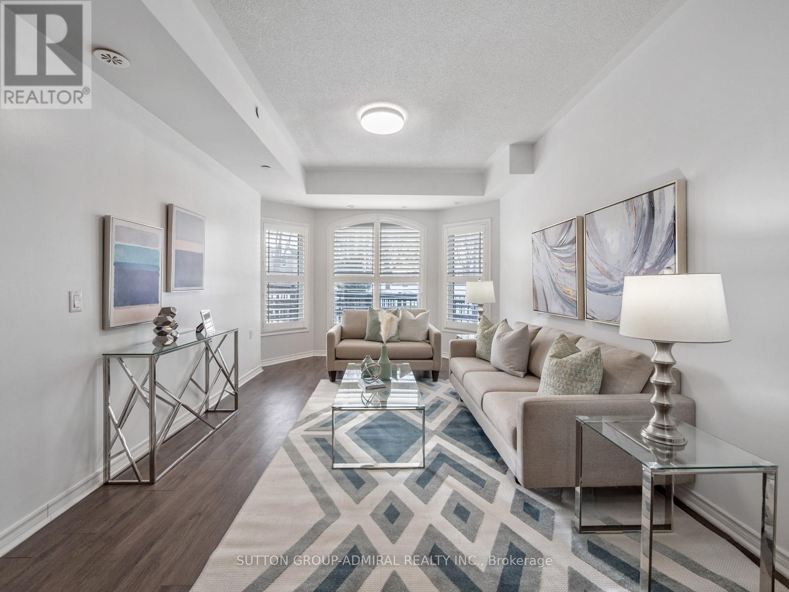 101 - 9589 Keele Street, Vaughan, ON - Indoor Photo Showing Living Room