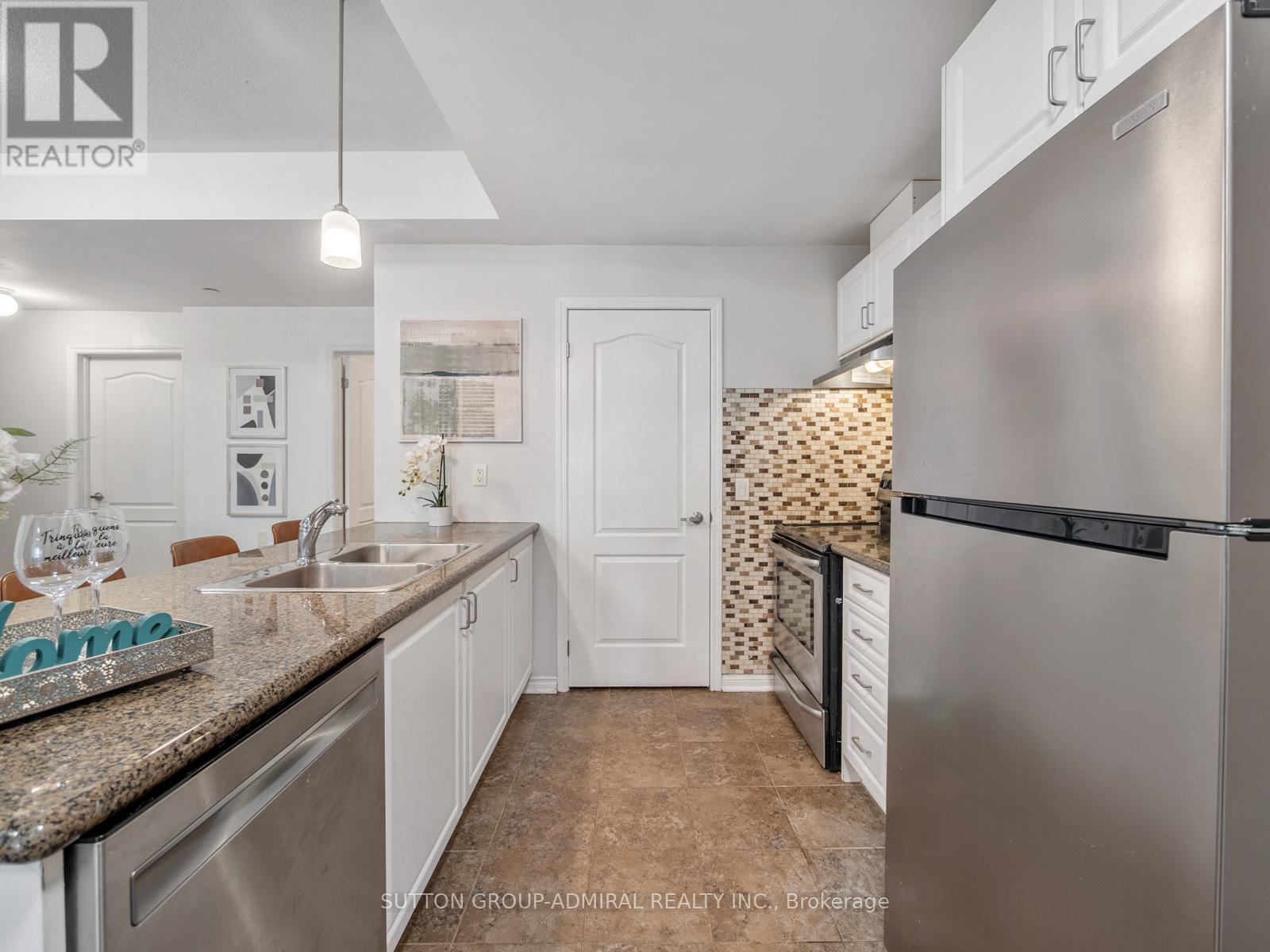 101 - 9589 Keele Street, Vaughan, ON - Indoor Photo Showing Kitchen With Stainless Steel Kitchen With Double Sink