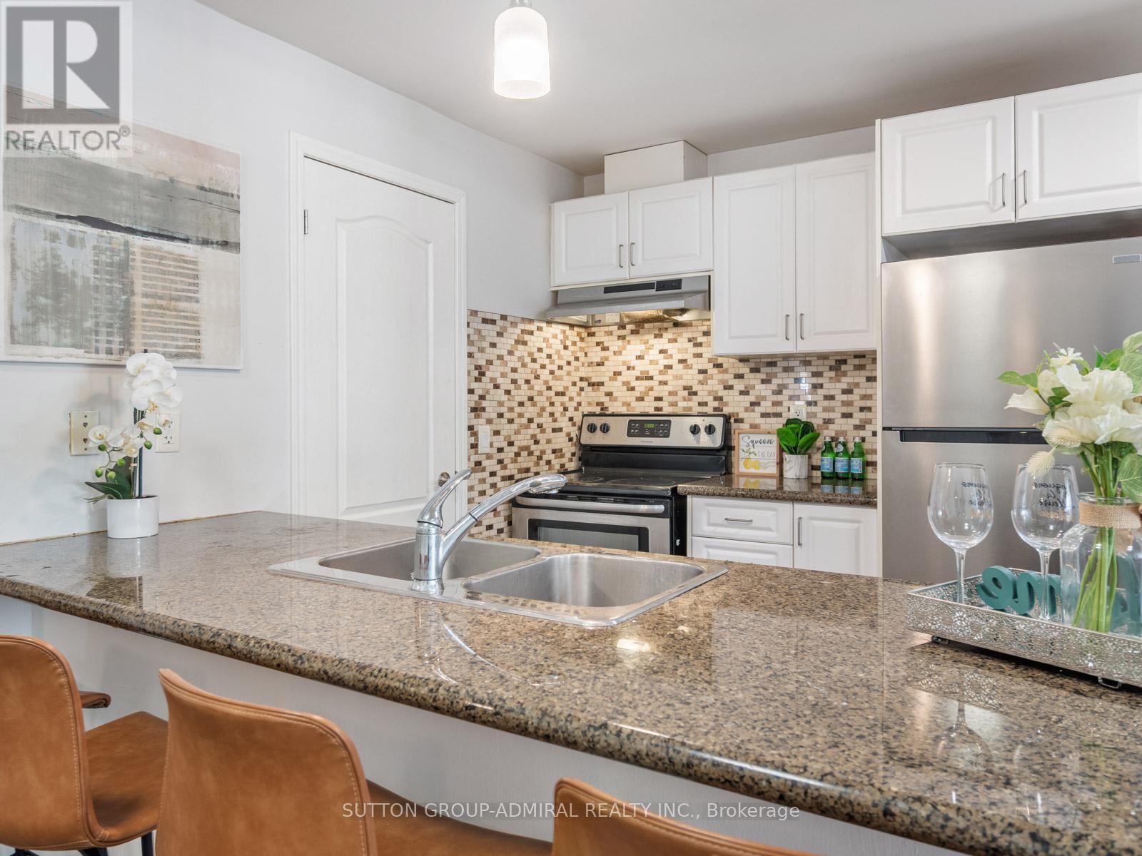 101 - 9589 Keele Street, Vaughan, ON - Indoor Photo Showing Kitchen With Stainless Steel Kitchen With Double Sink With Upgraded Kitchen