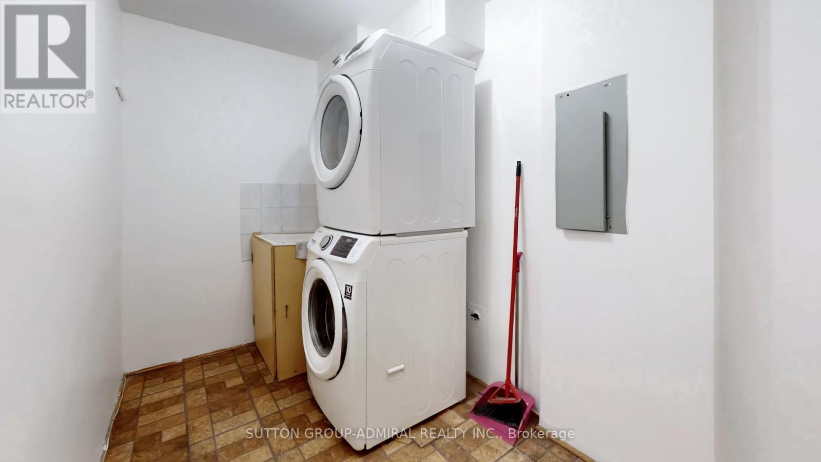 901 - 80 Inverlochy Boulevard, Markham, ON - Indoor Photo Showing Laundry Room
