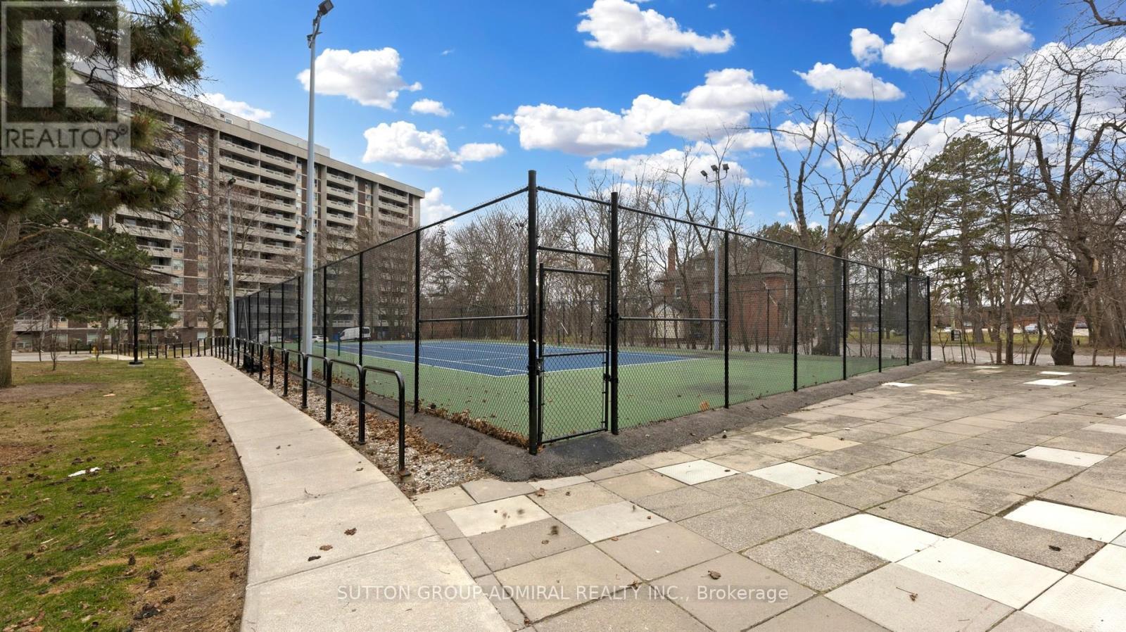 901 - 80 Inverlochy Boulevard, Markham, ON - Outdoor