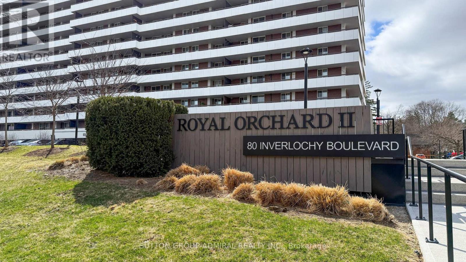 901 - 80 Inverlochy Boulevard, Markham, ON - Outdoor