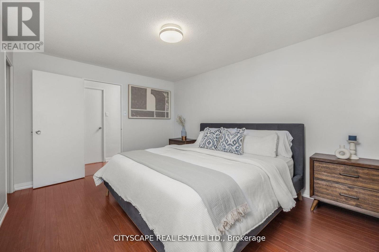 810 - 1 Royal Orchard Blv Boulevard, Markham, ON - Indoor Photo Showing Bedroom
