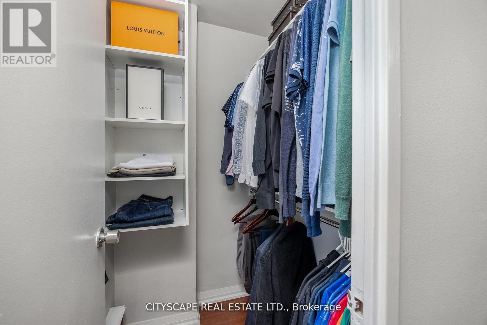 810 - 1 Royal Orchard Blv Boulevard, Markham, ON - Indoor With Storage