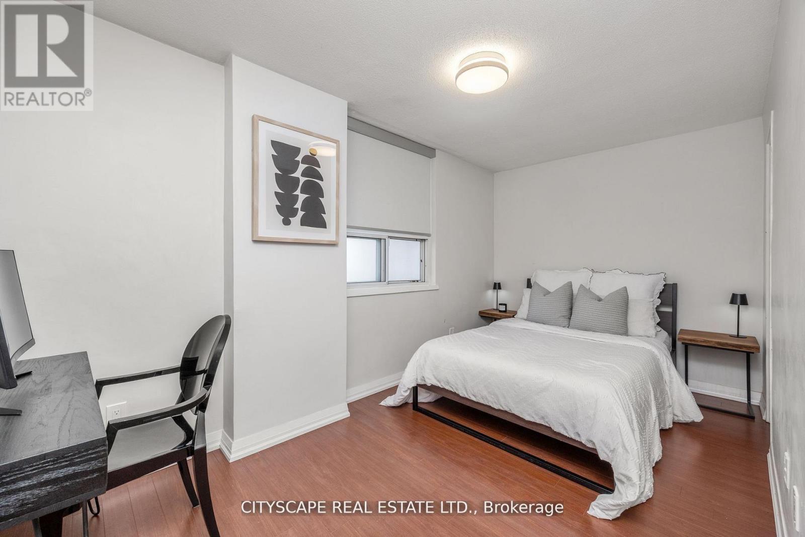 810 - 1 Royal Orchard Blv Boulevard, Markham, ON - Indoor Photo Showing Bedroom