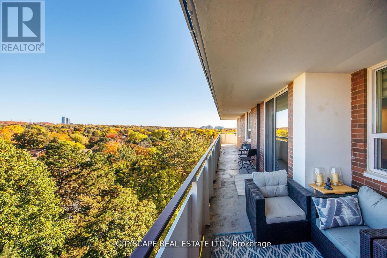 810 - 1 Royal Orchard Blv Boulevard, Markham, ON - Outdoor With Exterior