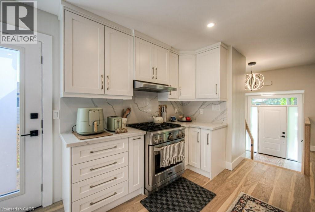 23 Carberry Road, Erin, ON - Indoor Photo Showing Kitchen