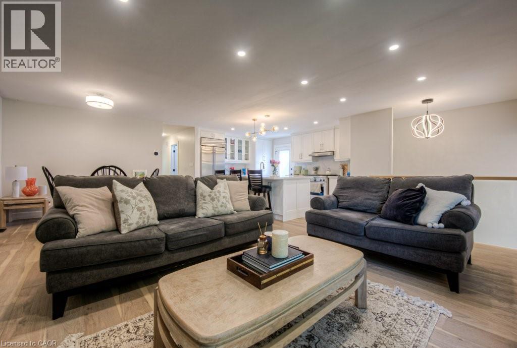 23 Carberry Road, Erin, ON - Indoor Photo Showing Living Room