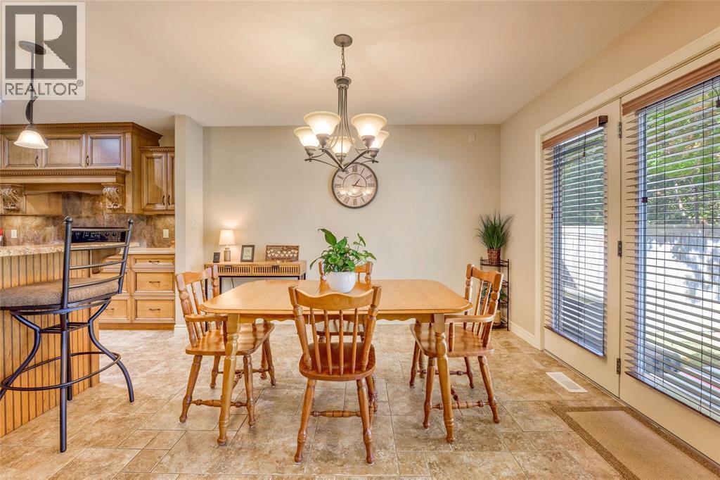 216 Gemstone Court, Sarnia, ON - Indoor Photo Showing Dining Room
