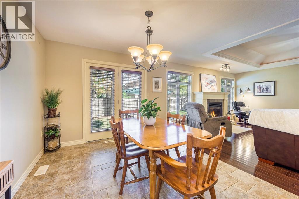 216 Gemstone Court, Sarnia, ON - Indoor Photo Showing Dining Room