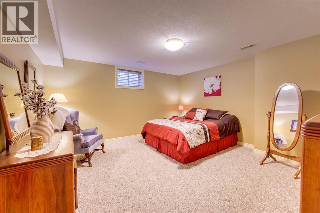 216 Gemstone Court, Sarnia, ON - Indoor