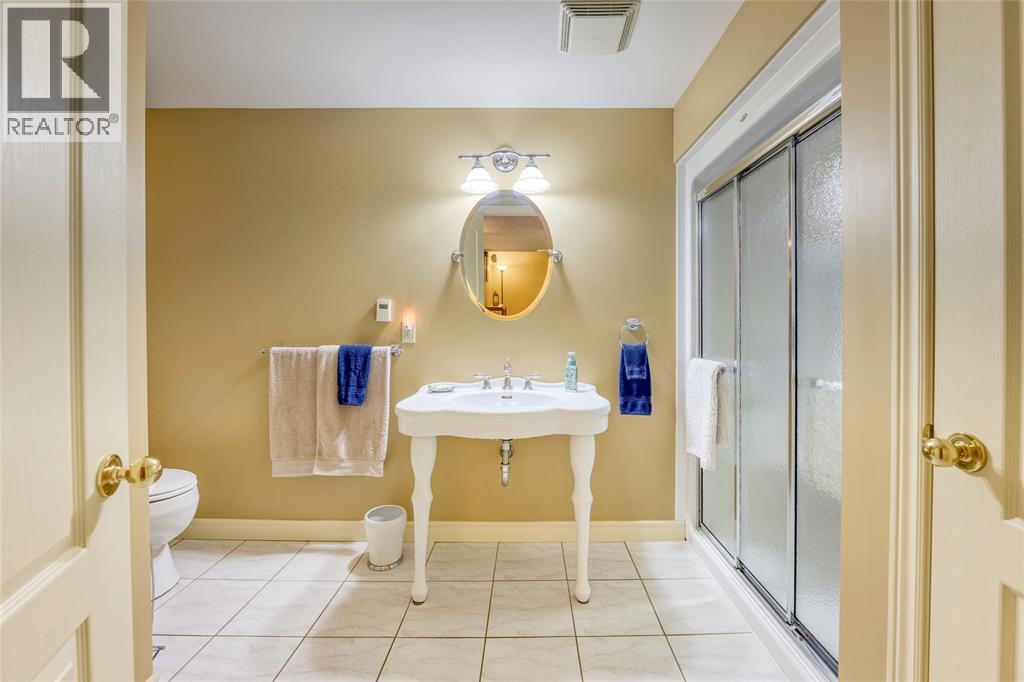 216 Gemstone Court, Sarnia, ON - Indoor Photo Showing Bathroom