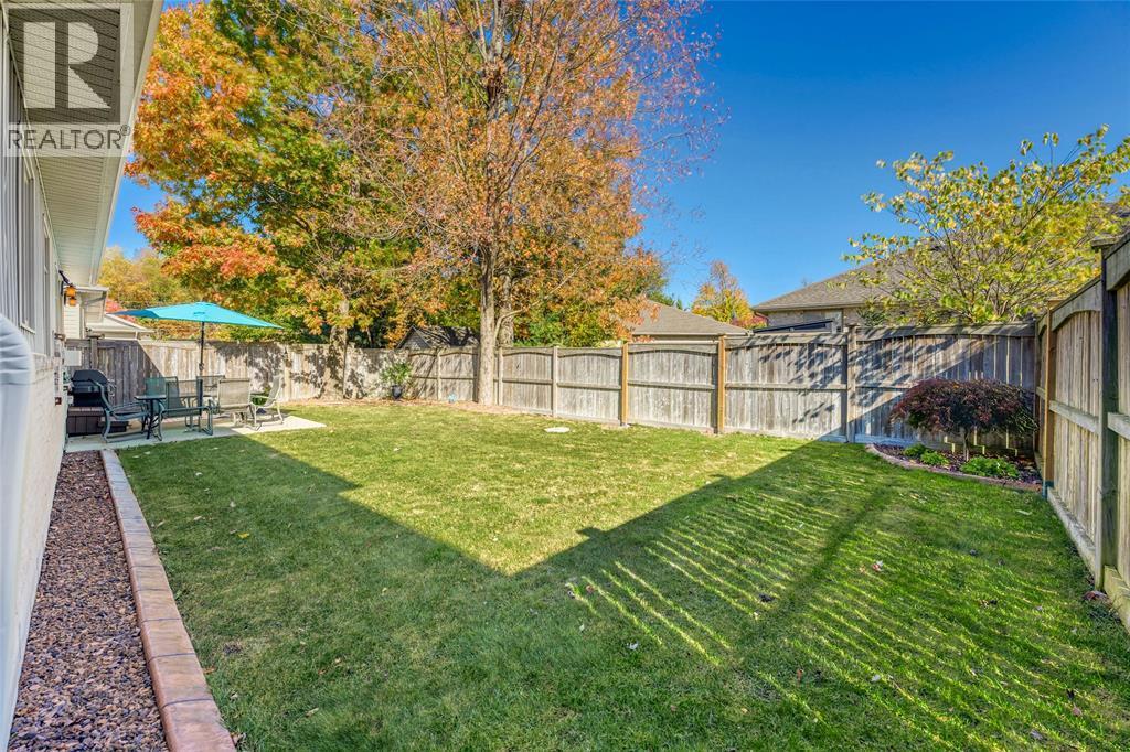 216 Gemstone Court, Sarnia, ON - Outdoor
