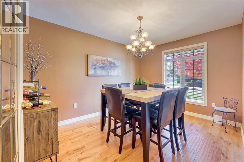 216 Gemstone Court, Sarnia, ON - Indoor Photo Showing Dining Room