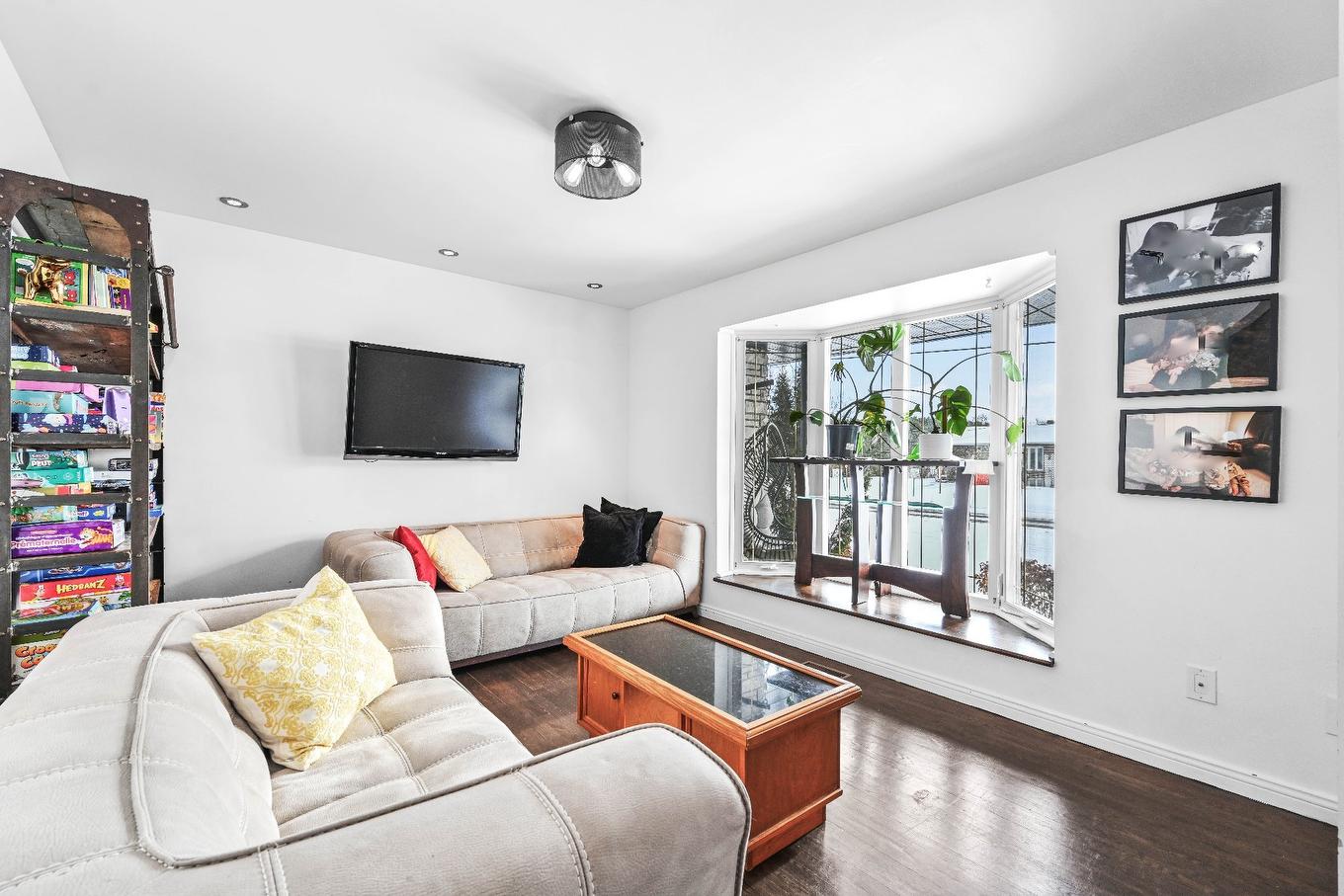 Salon - 225 Rue Dupont, Saint-Jean-Sur-Richelieu, QC - Indoor Photo Showing Living Room
