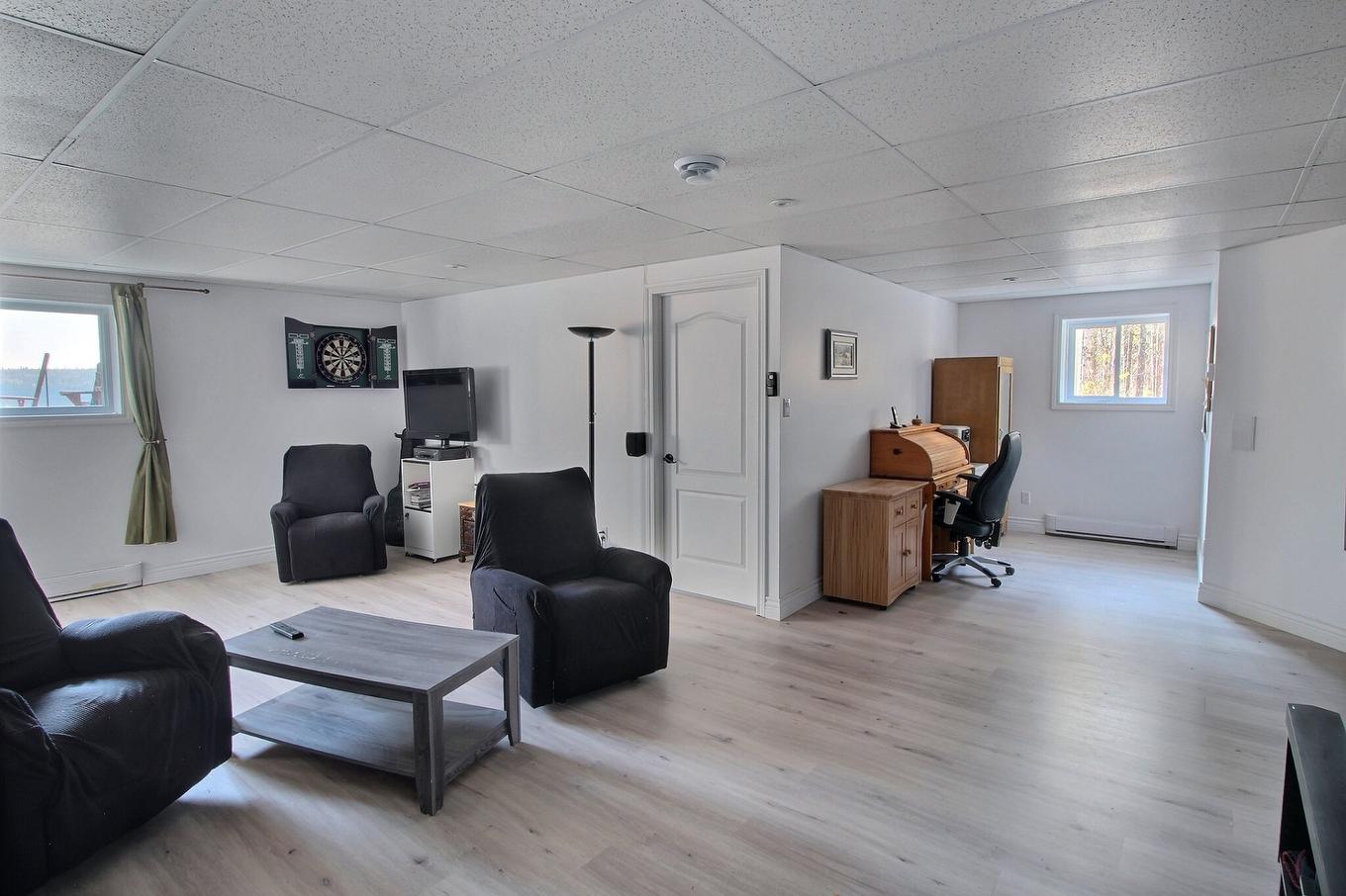 Salon - 10208 Ch. De L'Éden, Rouyn-Noranda, QC - Indoor