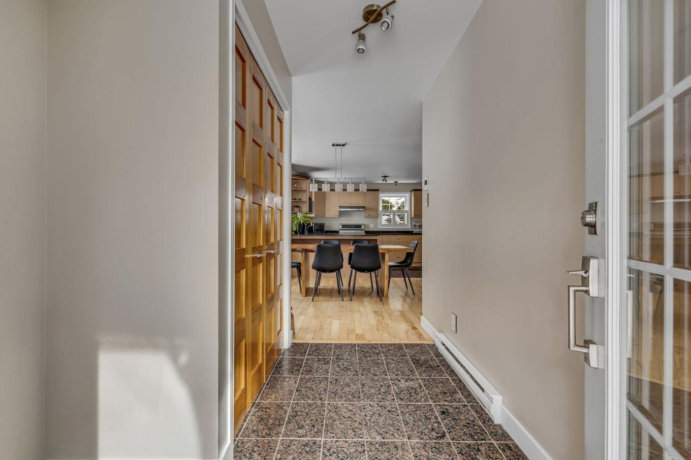 Hall d'entrée/Vestibule - 434 Rue Simonne-Monet-Chartrand, Lévis (Les Chutes-De-La-Chaudière-Ouest), QC - Indoor Photo Showing Other Room