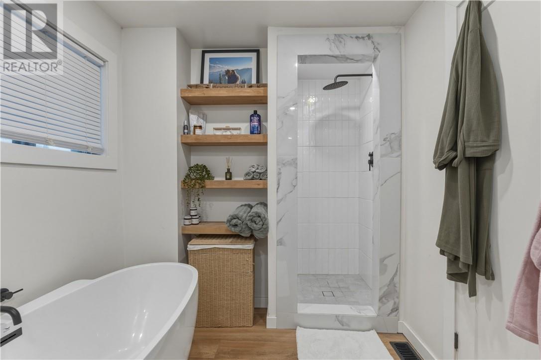 39 Copper Street, Sudbury, ON - Indoor Photo Showing Bathroom