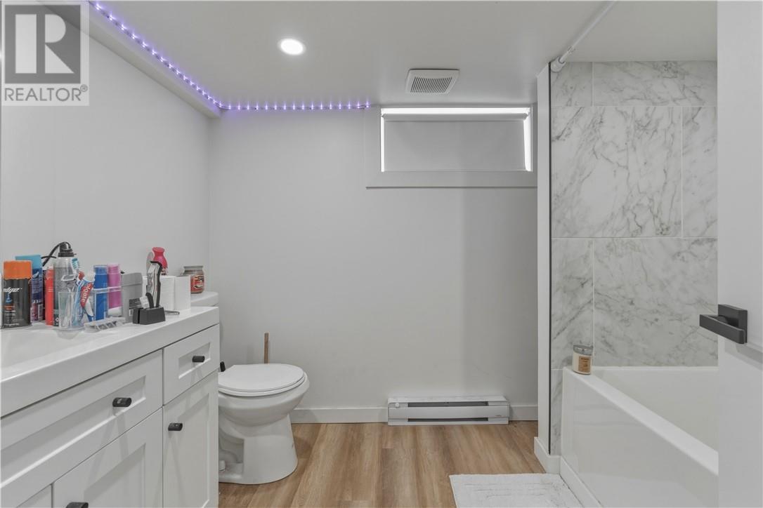 39 Copper Street, Sudbury, ON - Indoor Photo Showing Bathroom