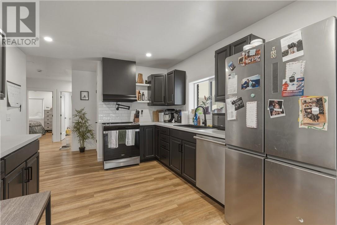 39 Copper Street, Sudbury, ON - Indoor Photo Showing Kitchen With Upgraded Kitchen