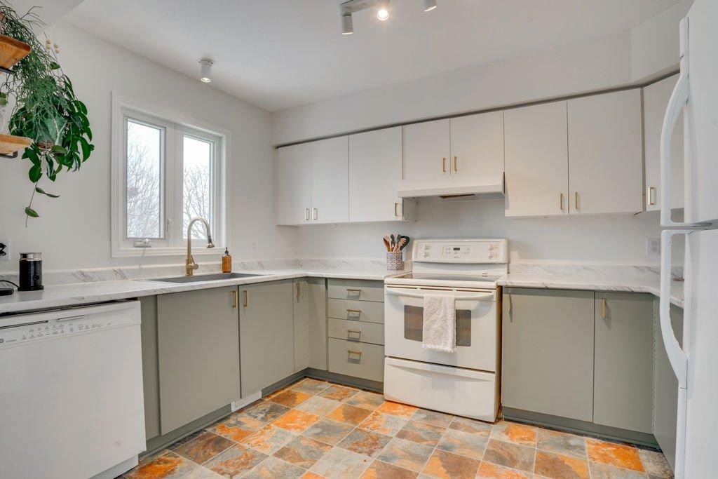 Cuisine - 16 Av. De La Citadelle, Gatineau (Hull), QC - Indoor Photo Showing Kitchen