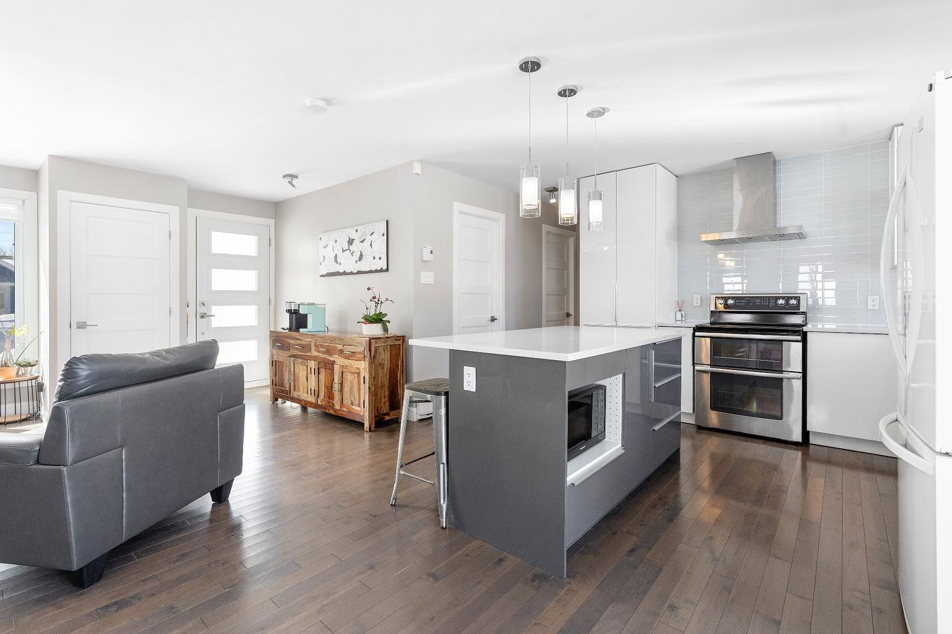 Cuisine - 6820 Av. Poirier, Québec (Charlesbourg), QC - Indoor Photo Showing Kitchen With Upgraded Kitchen