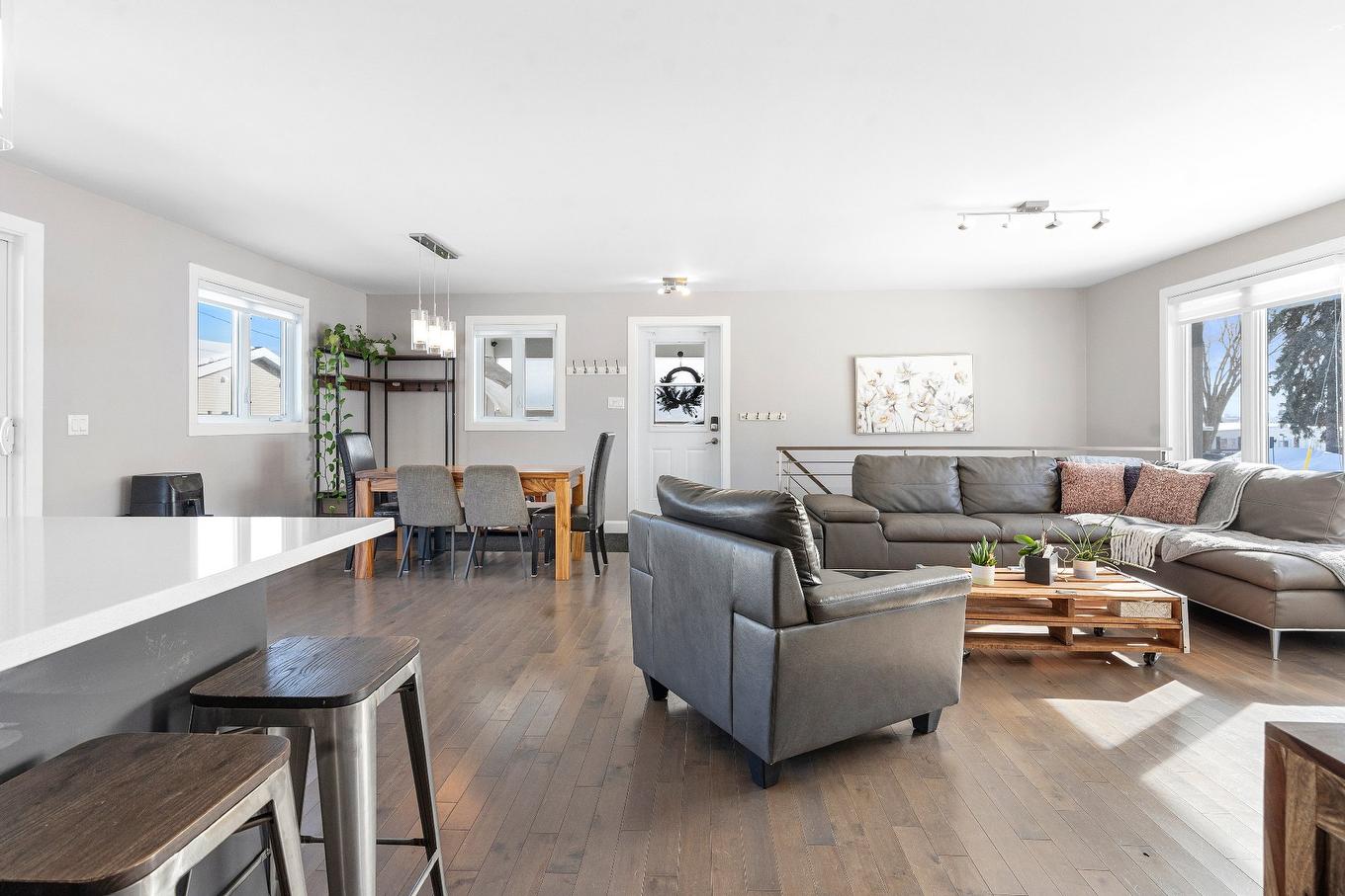 Salon - 6820 Av. Poirier, Québec (Charlesbourg), QC - Indoor Photo Showing Living Room
