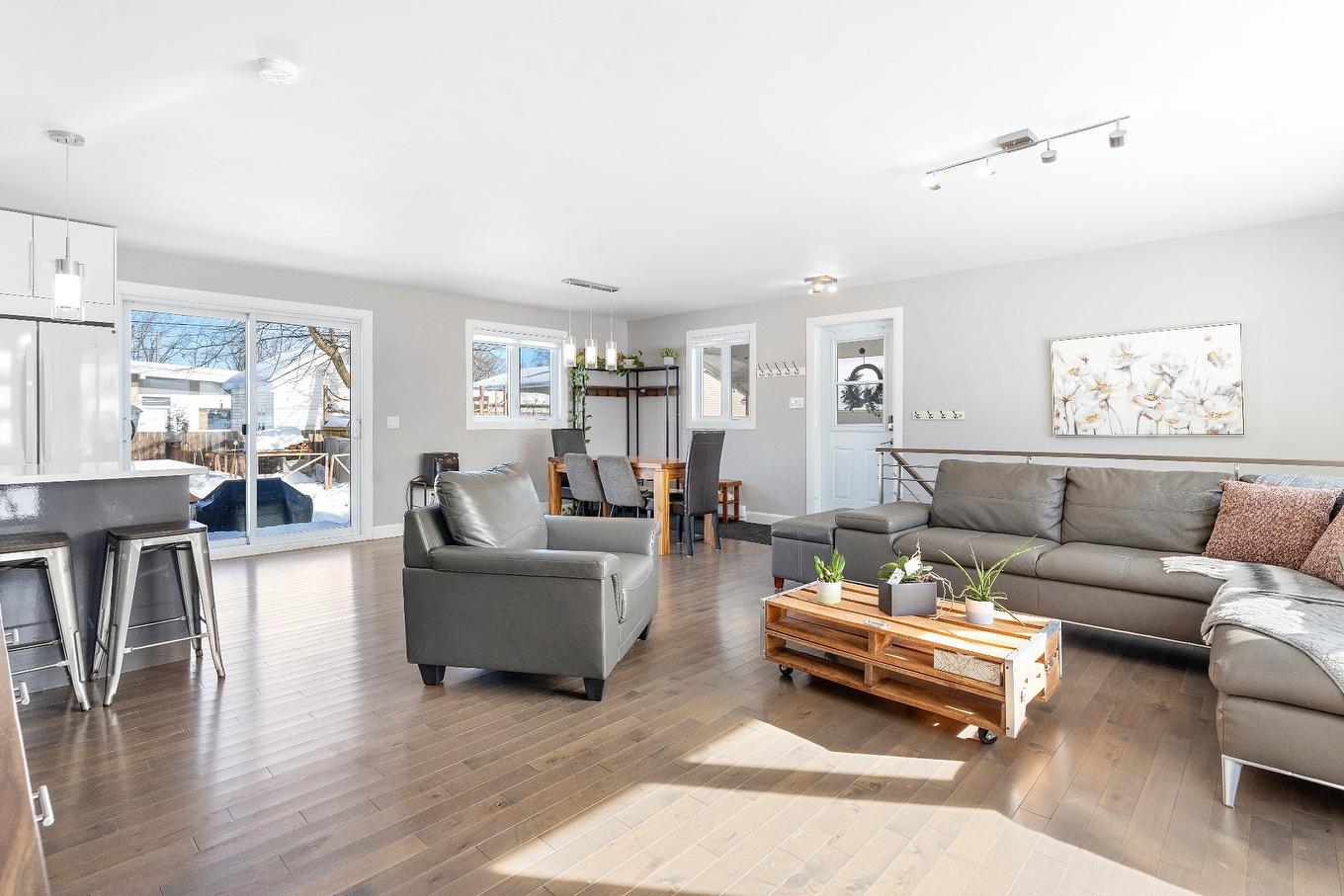 Salon - 6820 Av. Poirier, Québec (Charlesbourg), QC - Indoor Photo Showing Living Room