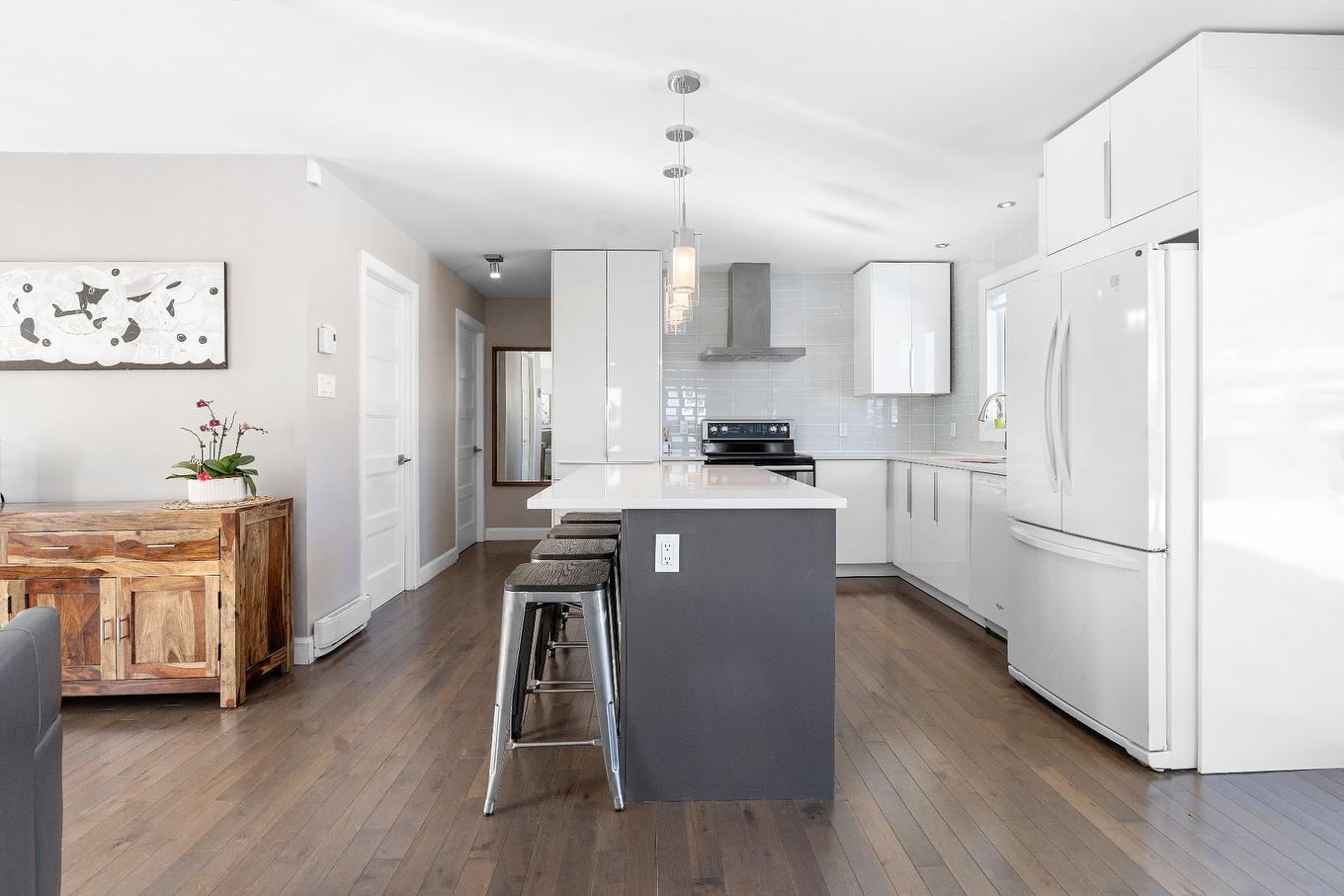 Cuisine - 6820 Av. Poirier, Québec (Charlesbourg), QC - Indoor Photo Showing Kitchen With Upgraded Kitchen