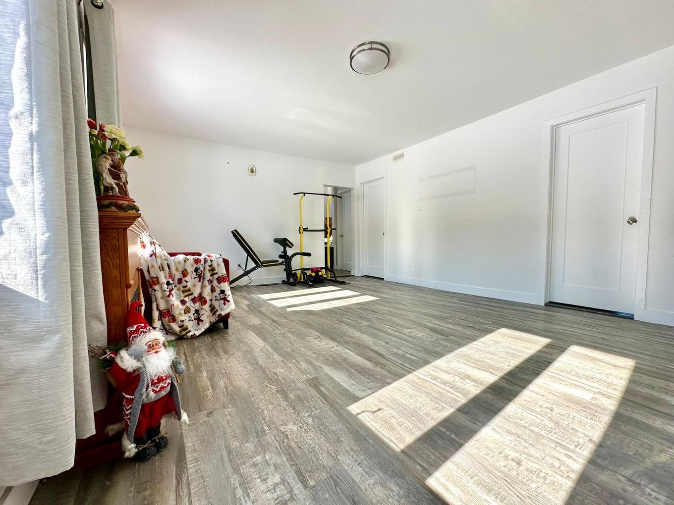 Salon - 1671 Ch. De Rockway Valley, Amherst, QC - Indoor