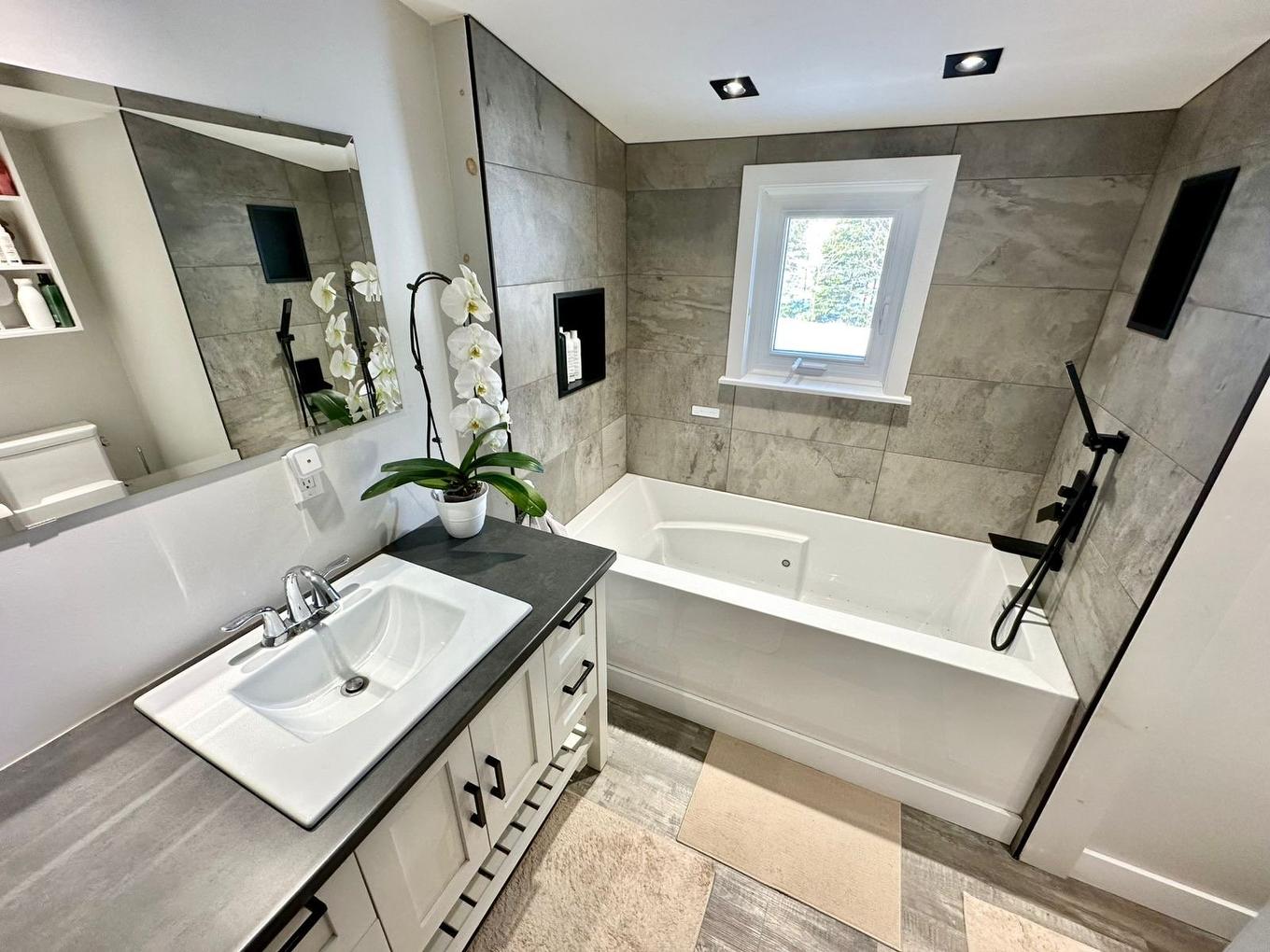 Salle de bains - 1671 Ch. De Rockway Valley, Amherst, QC - Indoor Photo Showing Bathroom