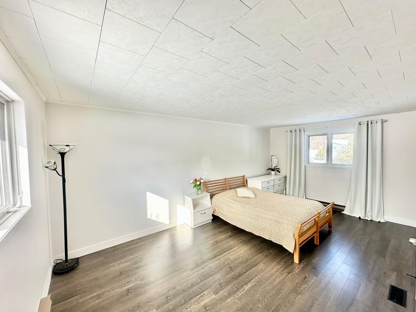 Chambre à coucher principale - 1671 Ch. De Rockway Valley, Amherst, QC - Indoor Photo Showing Bedroom