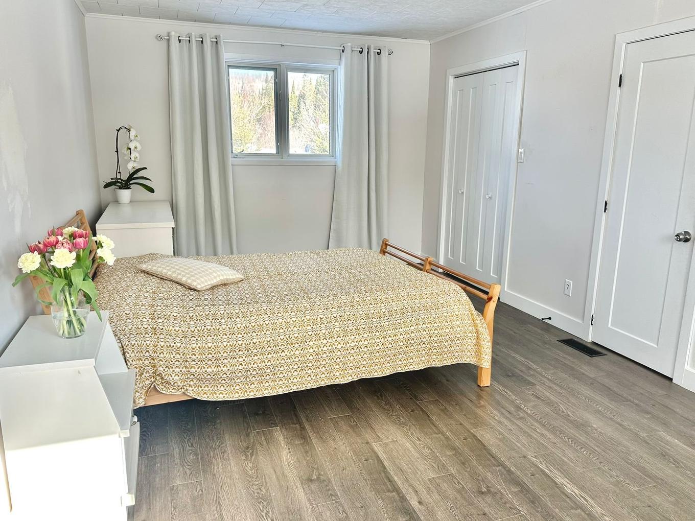 Chambre à coucher principale - 1671 Ch. De Rockway Valley, Amherst, QC - Indoor Photo Showing Bedroom