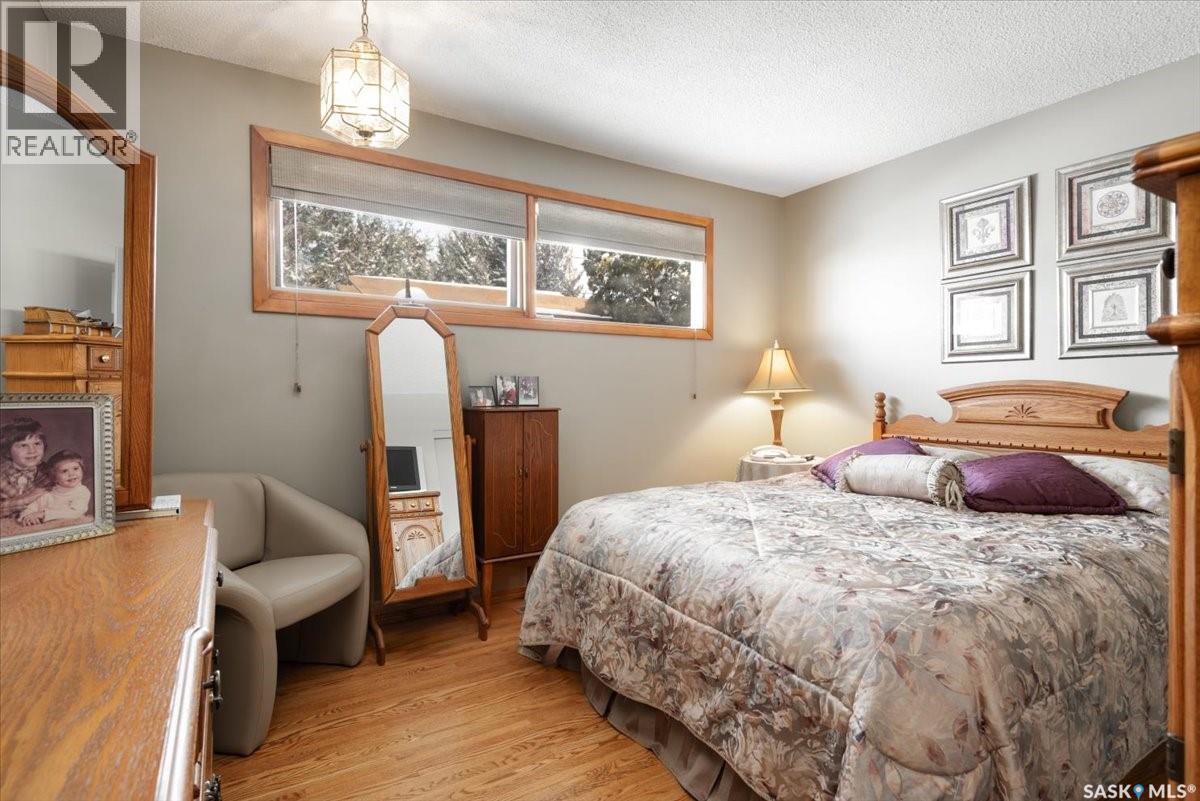 1514 8Th Avenue N, Regina, SK - Indoor Photo Showing Bedroom