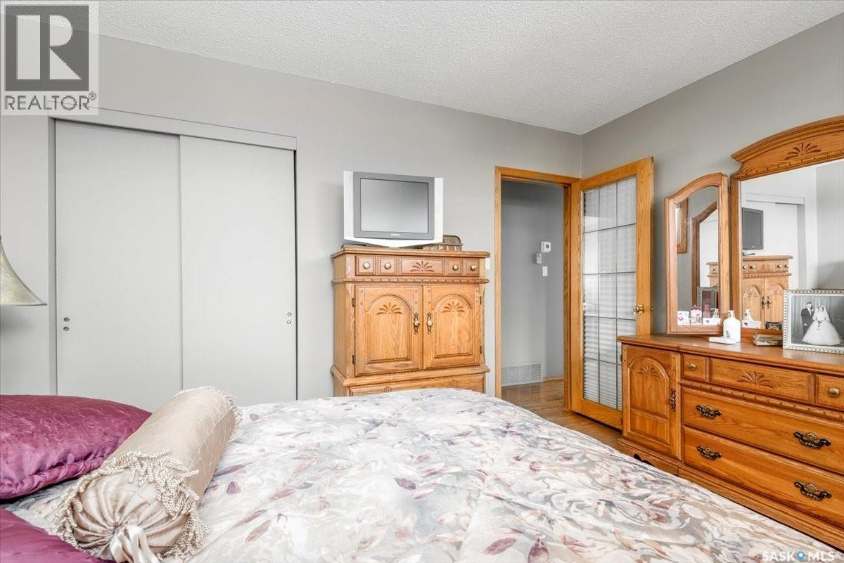 1514 8Th Avenue N, Regina, SK - Indoor Photo Showing Bedroom