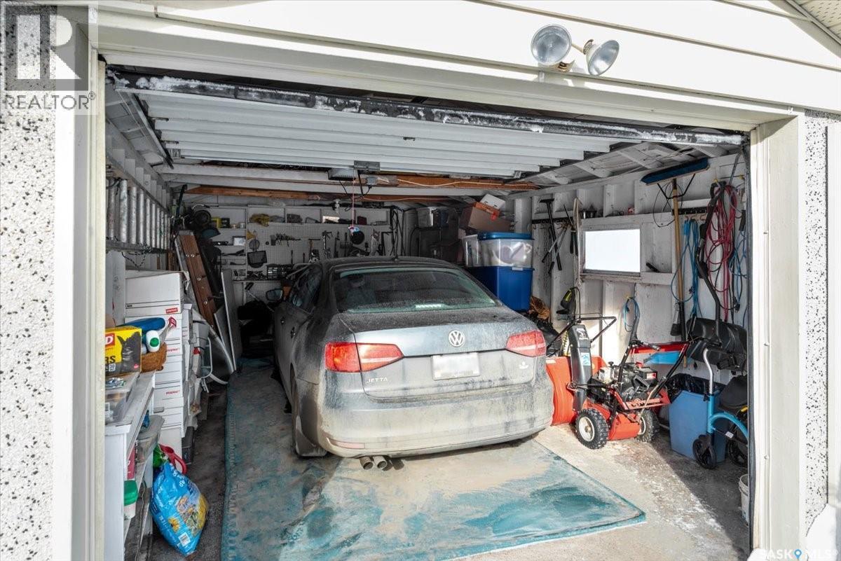 1514 8Th Avenue N, Regina, SK - Indoor Photo Showing Garage