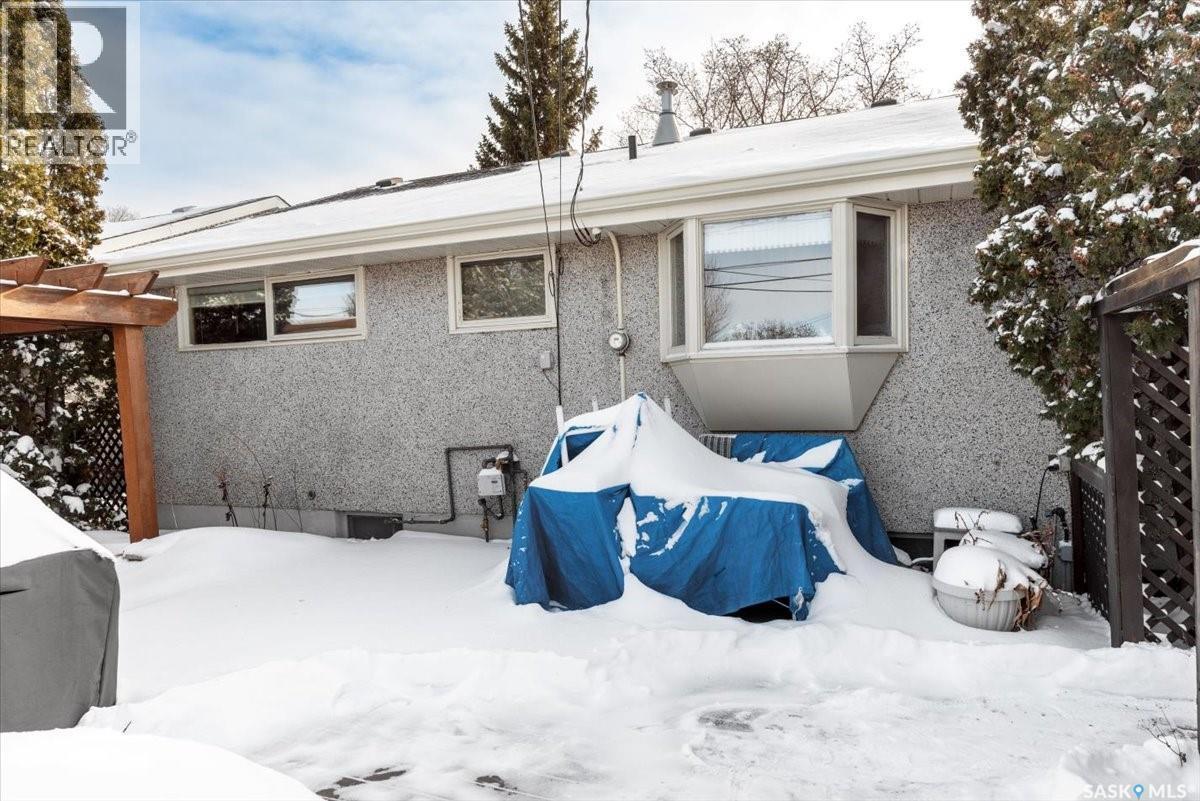 1514 8Th Avenue N, Regina, SK - Outdoor