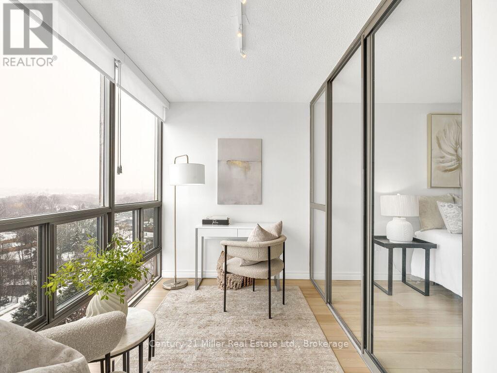 1009 - 5090 Pinedale Avenue, Burlington (Appleby), ON - Indoor Photo Showing Living Room