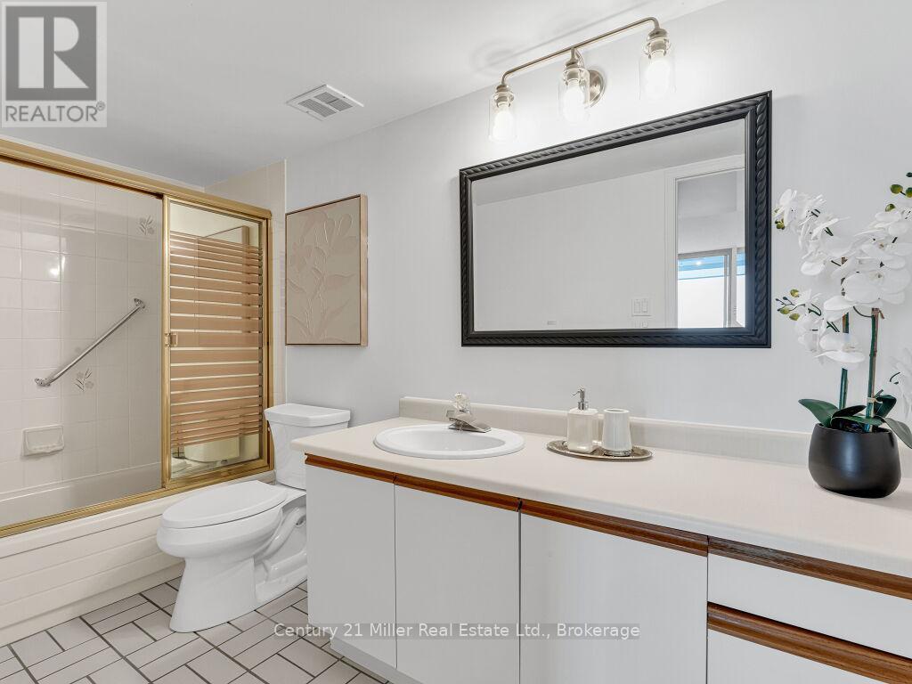 1009 - 5090 Pinedale Avenue, Burlington (Appleby), ON - Indoor Photo Showing Bathroom