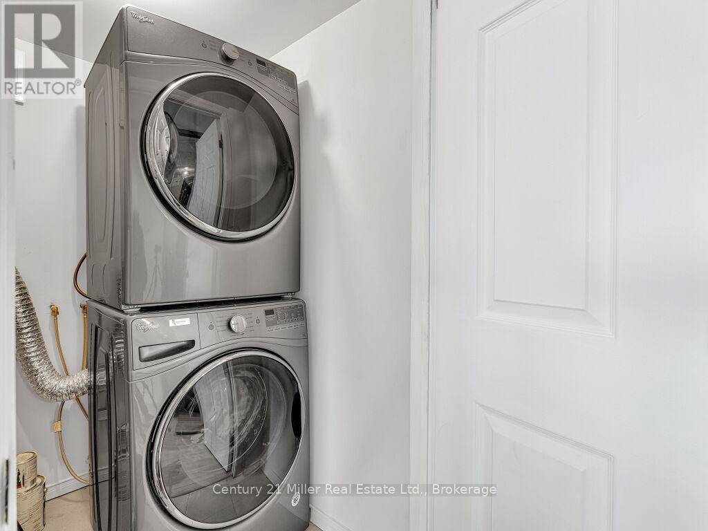 1009 - 5090 Pinedale Avenue, Burlington (Appleby), ON - Indoor Photo Showing Laundry Room