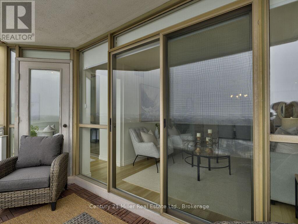 1009 - 5090 Pinedale Avenue, Burlington (Appleby), ON - With Exterior