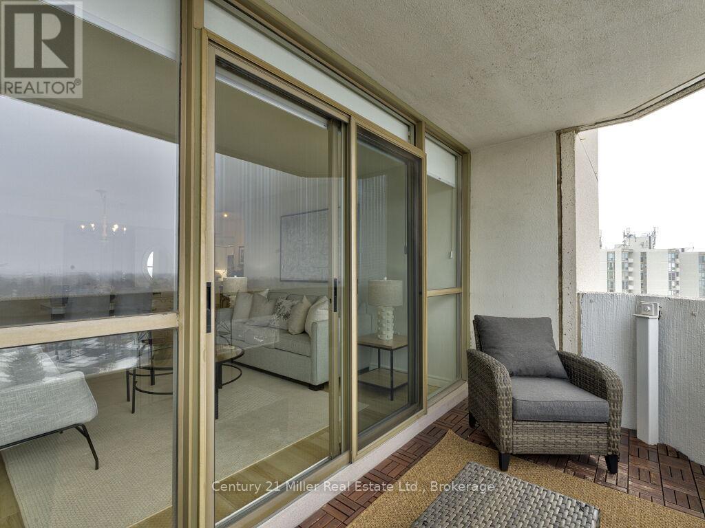 1009 - 5090 Pinedale Avenue, Burlington (Appleby), ON - With Exterior