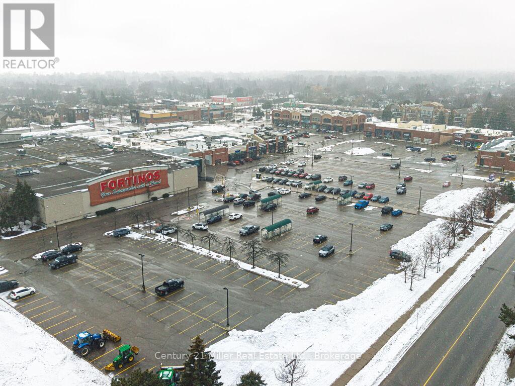 1009 - 5090 Pinedale Avenue, Burlington (Appleby), ON - Outdoor With View