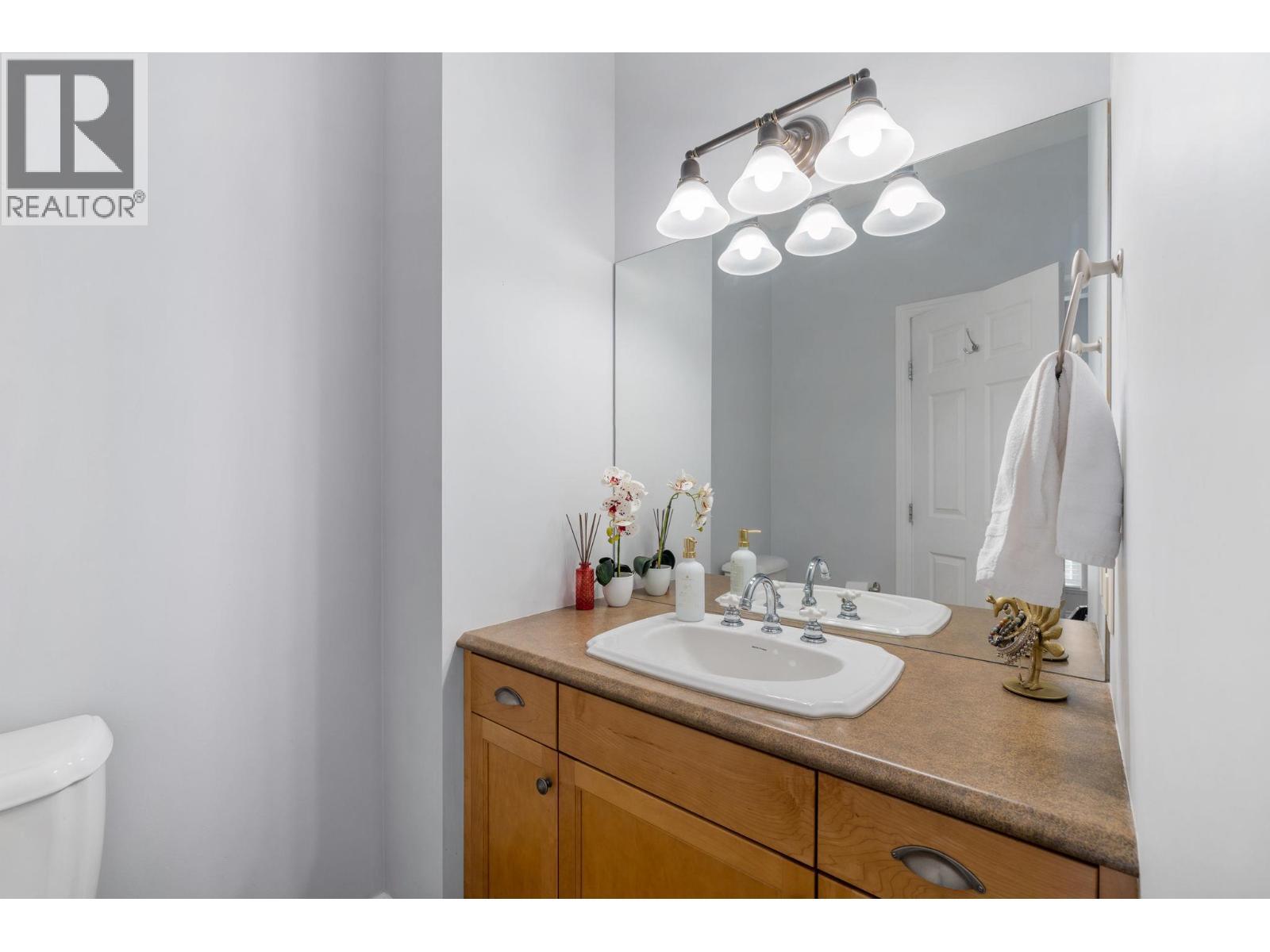 380 Providence Avenue Unit# 6, Kelowna, BC - Indoor Photo Showing Bathroom