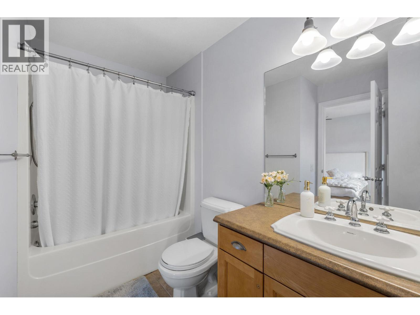 380 Providence Avenue Unit# 6, Kelowna, BC - Indoor Photo Showing Bathroom