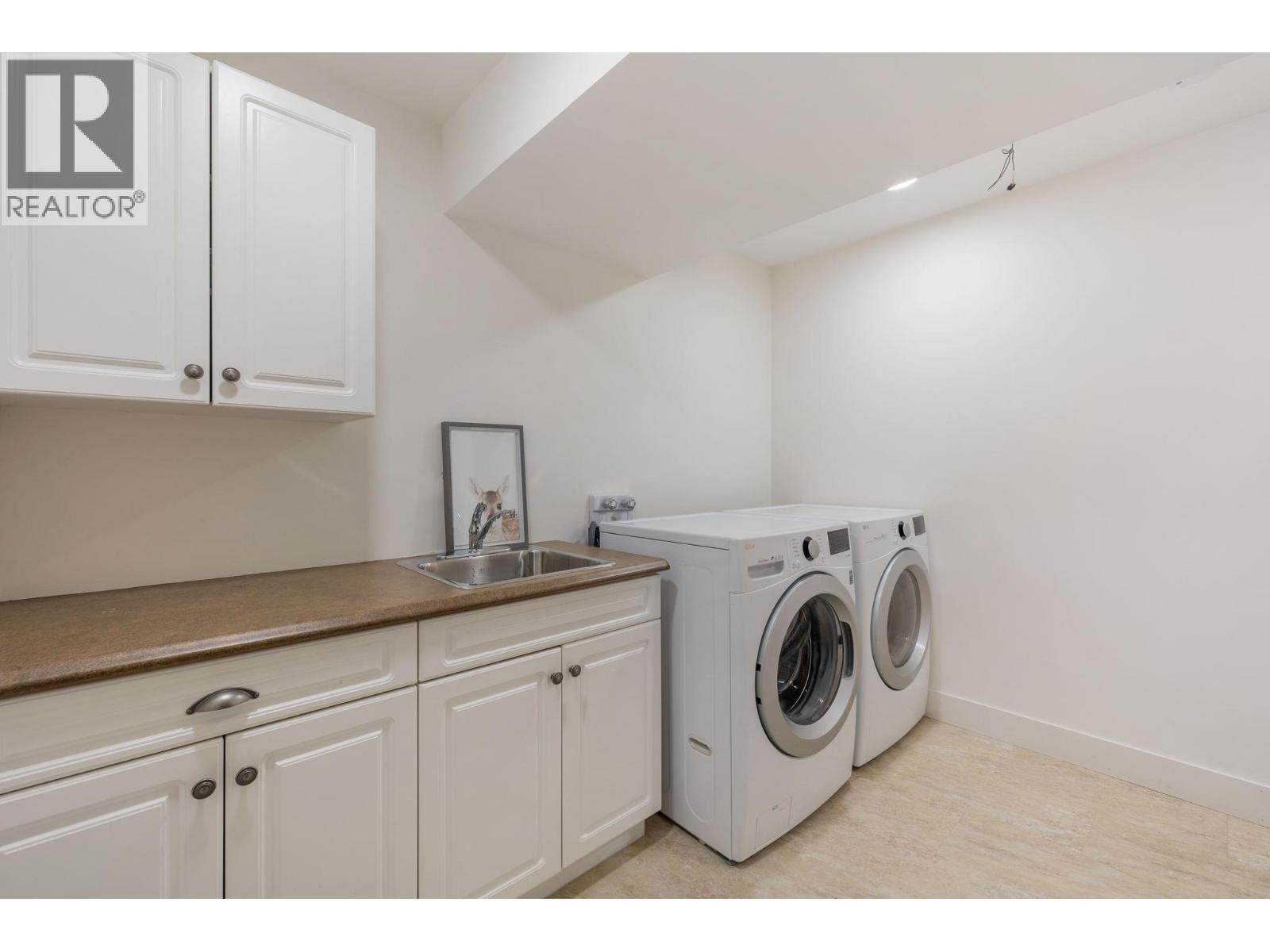 380 Providence Avenue Unit# 6, Kelowna, BC - Indoor Photo Showing Laundry Room