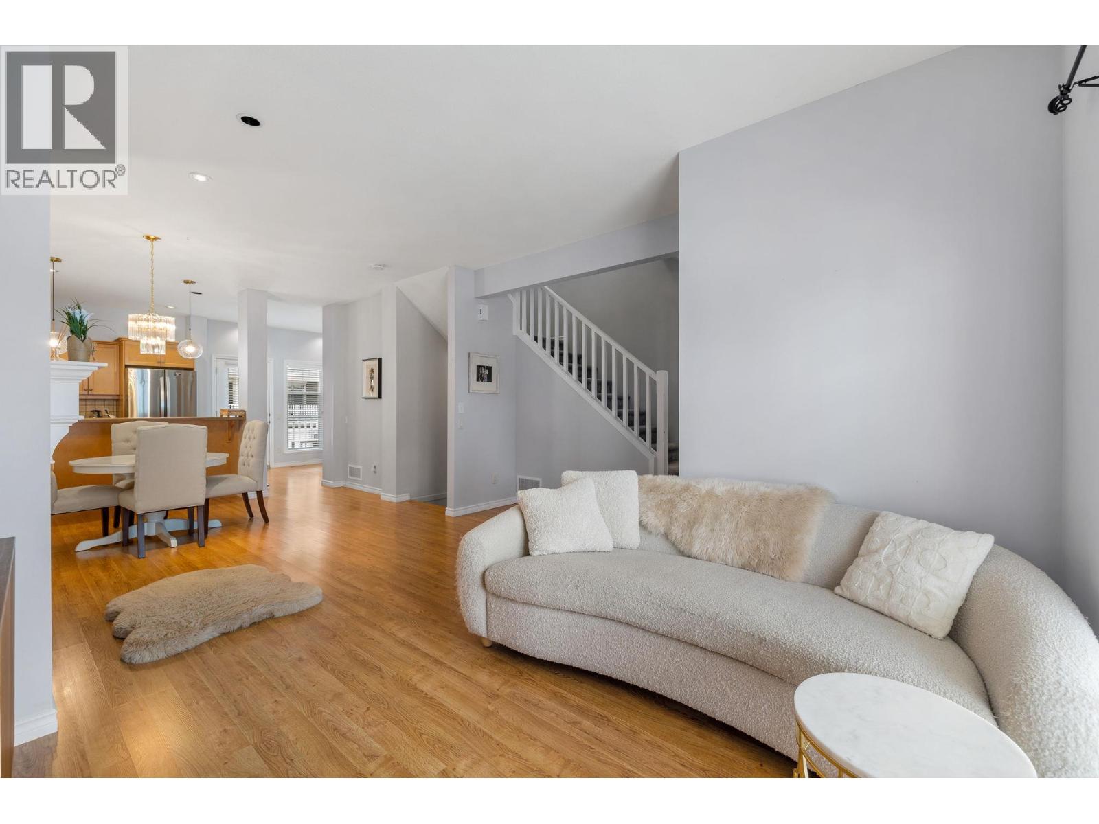 380 Providence Avenue Unit# 6, Kelowna, BC - Indoor Photo Showing Living Room