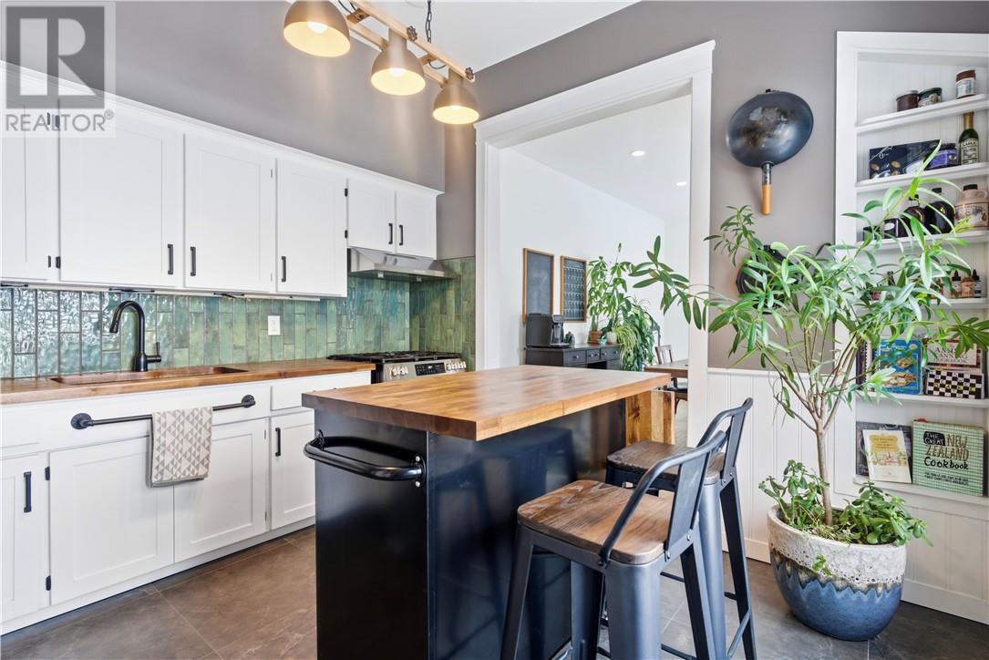 983 Buckingham Drive, Sudbury, ON - Indoor Photo Showing Kitchen